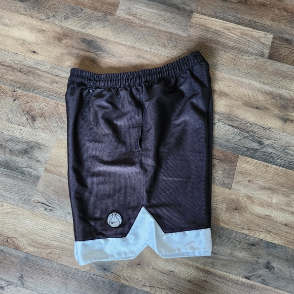 Nike Vintage 90’s Ribbed Satin Basketball Shorts. Adustable waist strings. - Picture 4 of 5